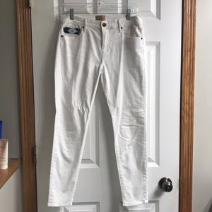 White skinny jeans with fun print on pocket